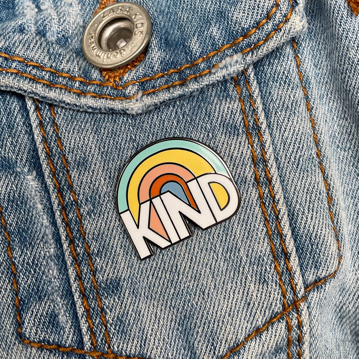 Kind rainbow enamel pin badge